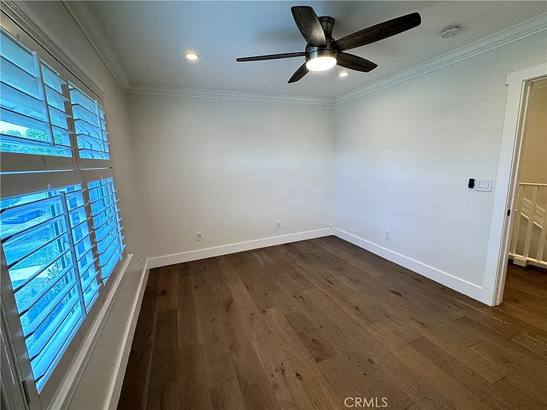 2716 S La Salle Ave — Photo 38