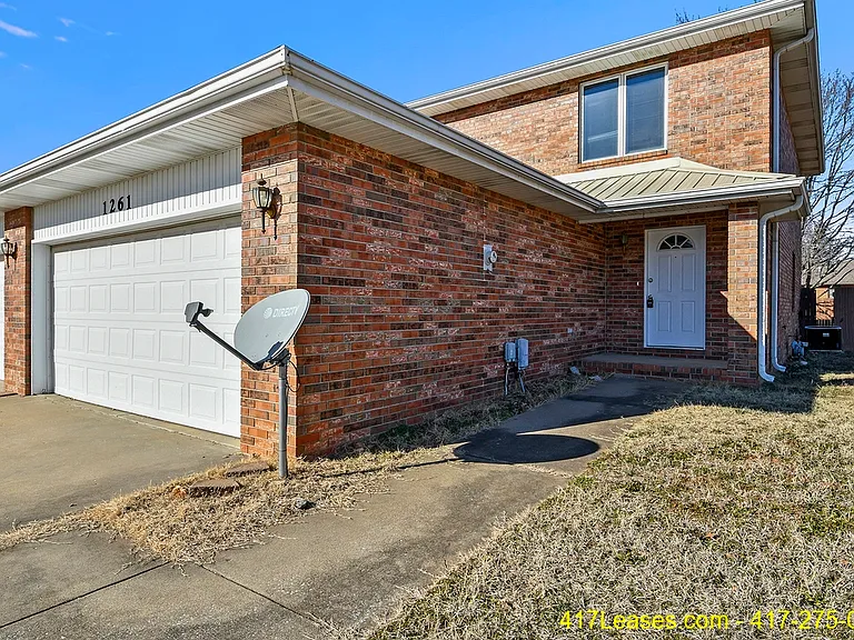1261 E Lakewood St — Photo 3
