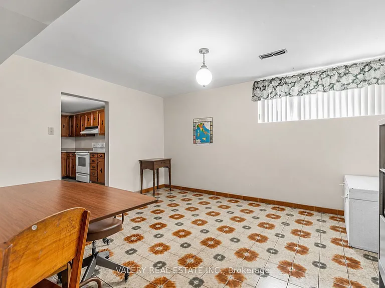 370 Maple Leaf Dr — Photo 36