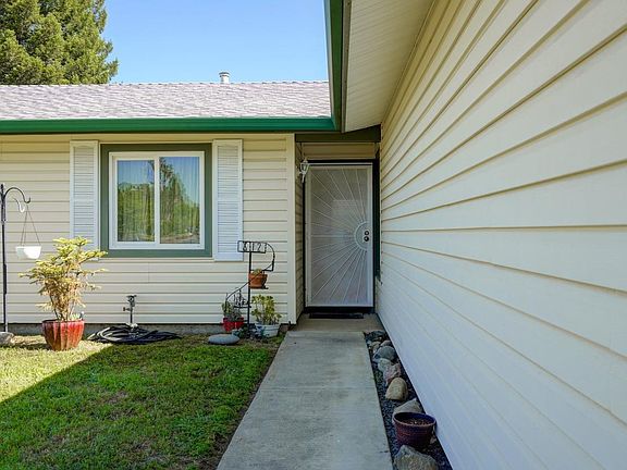 5th image of 670 Berkshire Drive