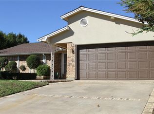 937 Highcrest Dr, Arlington, TX 76017