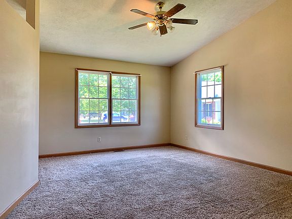 5th image of 465 W Quail Roost Ct
