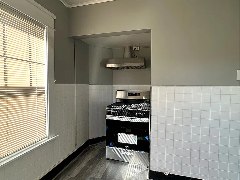 9 Elizabeth St #2 — Photo 5