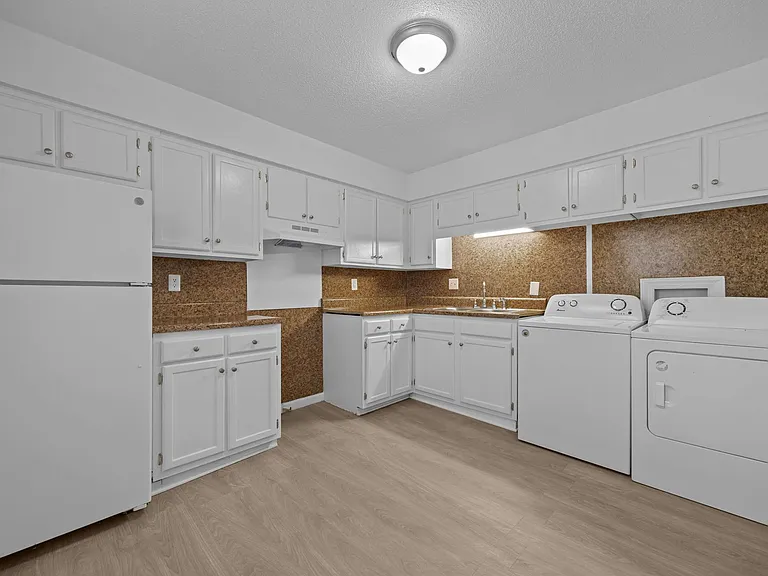 1011 Camden Ave — Photo 2