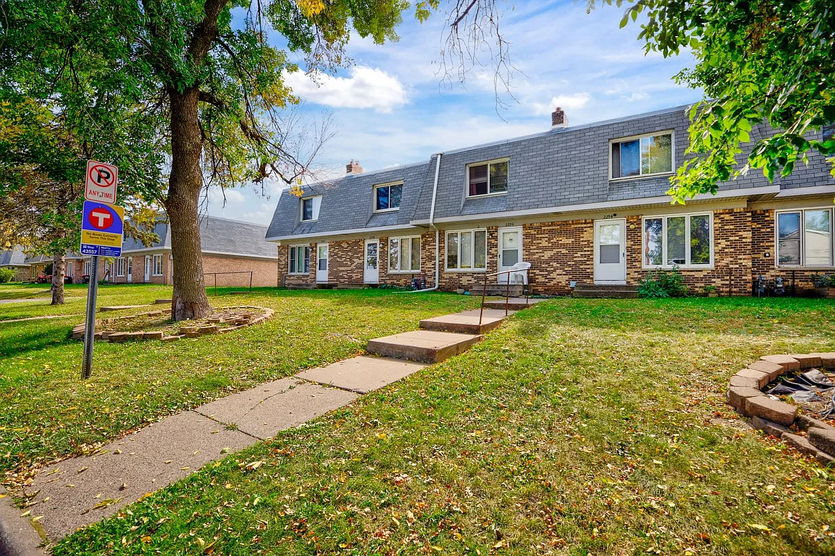 Maple Hills Townhomes — Photo 4