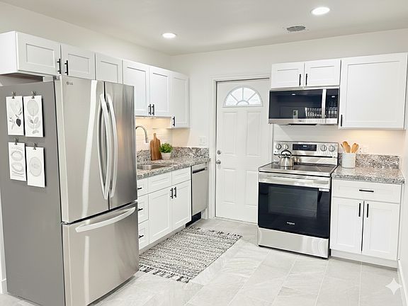 5th image of 16 W Pasadena Ave #5