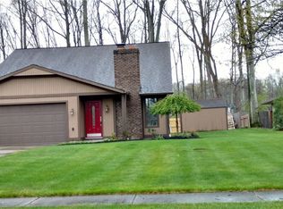 21487 Willow Ln, Strongsville, OH 44149