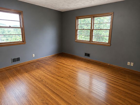 4th image of 4902 Ruggles St