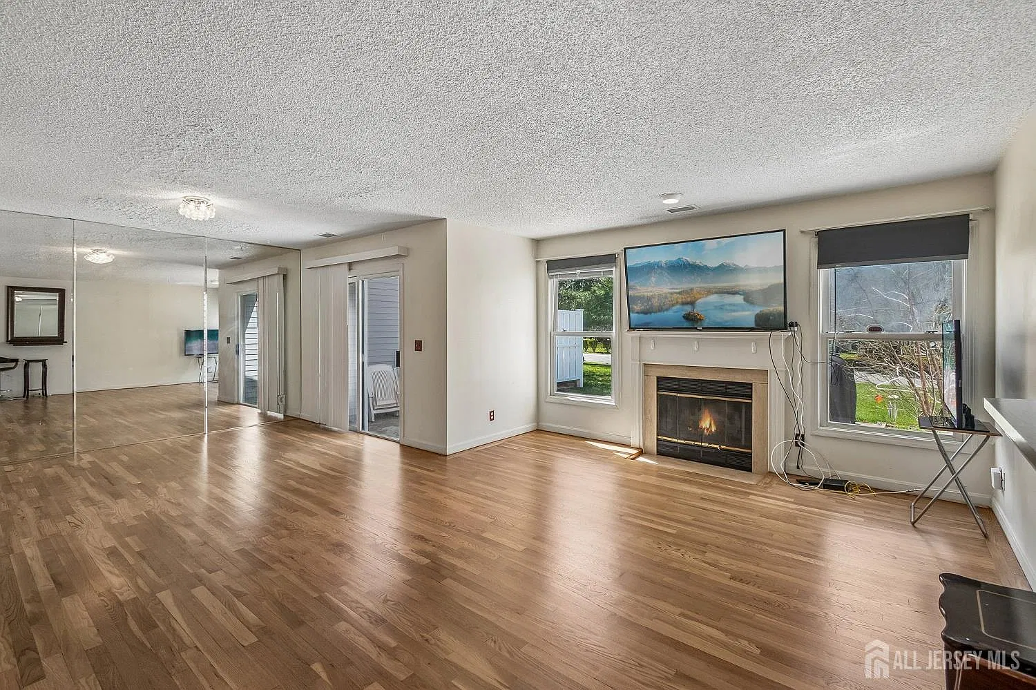 2 bed, 2.5 bath, 1555 sqft, $3,100 — Photo 2
