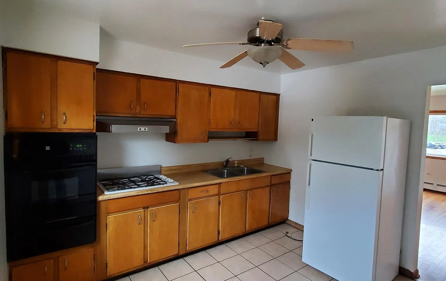 2 bed, 800 sqft, $1,420 — Photo 3