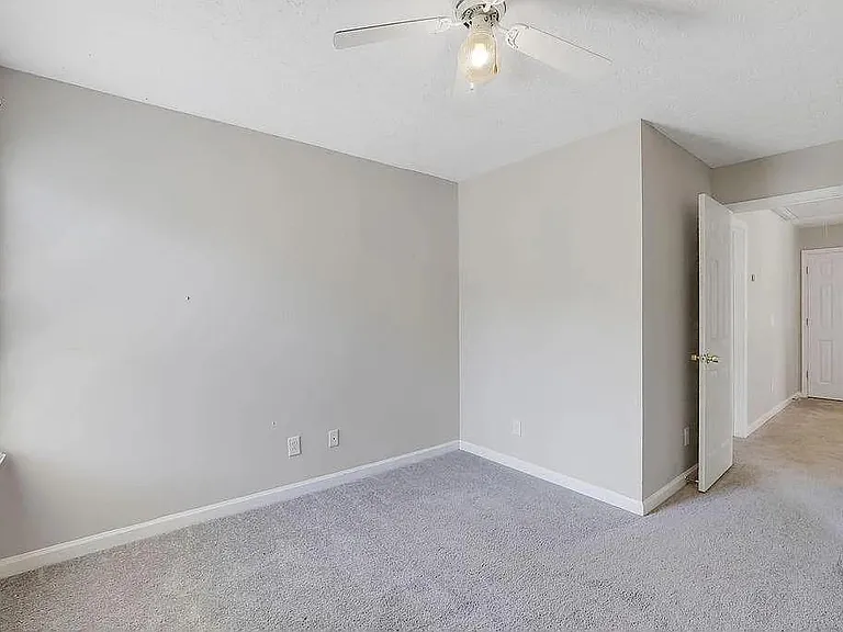2295 Lexington Ln — Photo 17