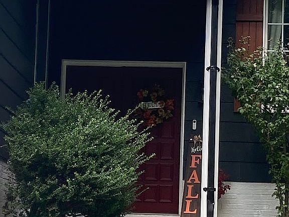 5th image of 1034 Circle Dr SE