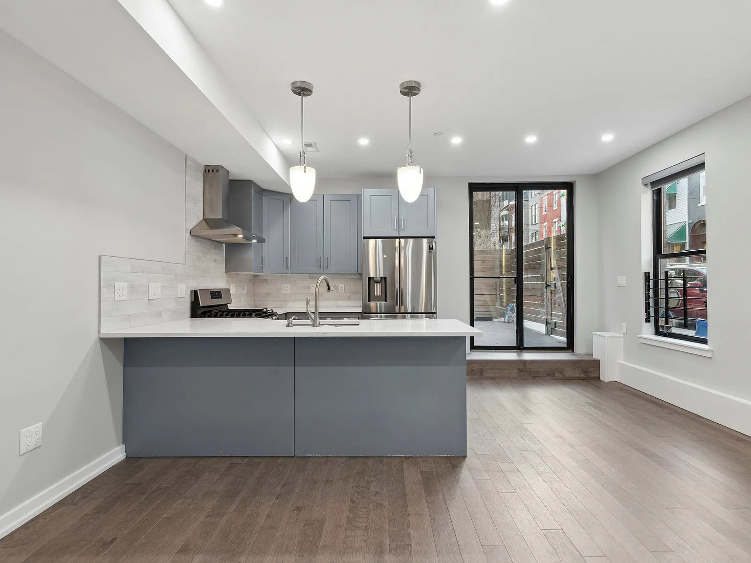 2 bed, 2.5 bath, 1207 sqft, $2,500 — Photo 4