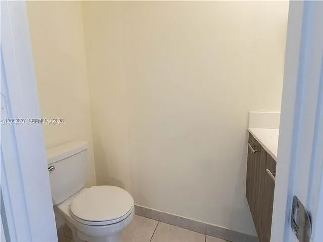 3 bed, 2.5 bath, 1429 sqft, $3,600 — Photo 3