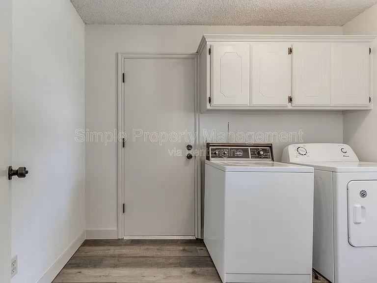 7712 NW 101st St — Photo 29
