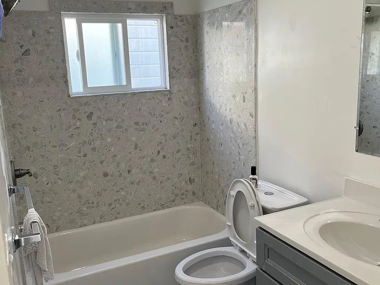 1108 Santa Clara Ave #D — Photo 12