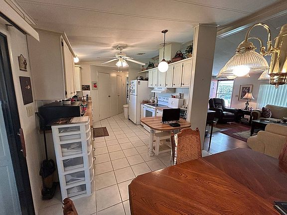 5th image of 3915 Sabal Dr