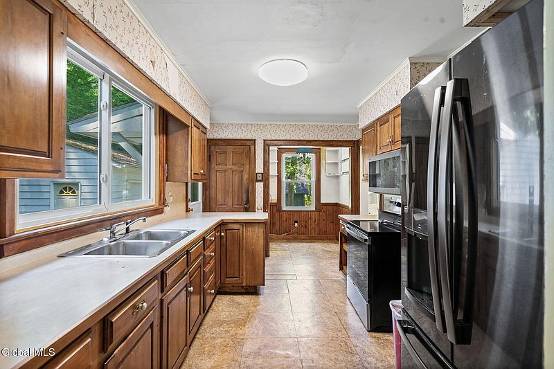 4th image of 215 Washington Avenue