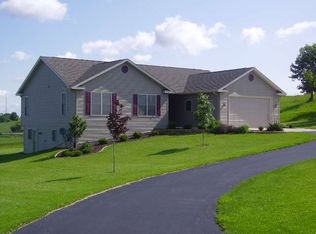 4252 E Lamm Rd, Freeport, IL 61032