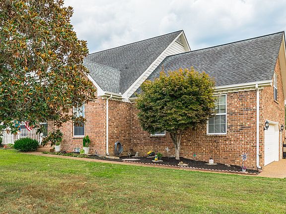 5th image of 101 Victoria Ln E