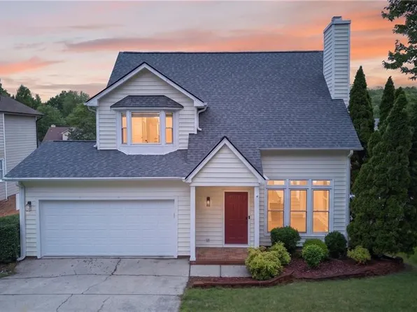 5 Park Village Ct, Greensboro, NC 27455