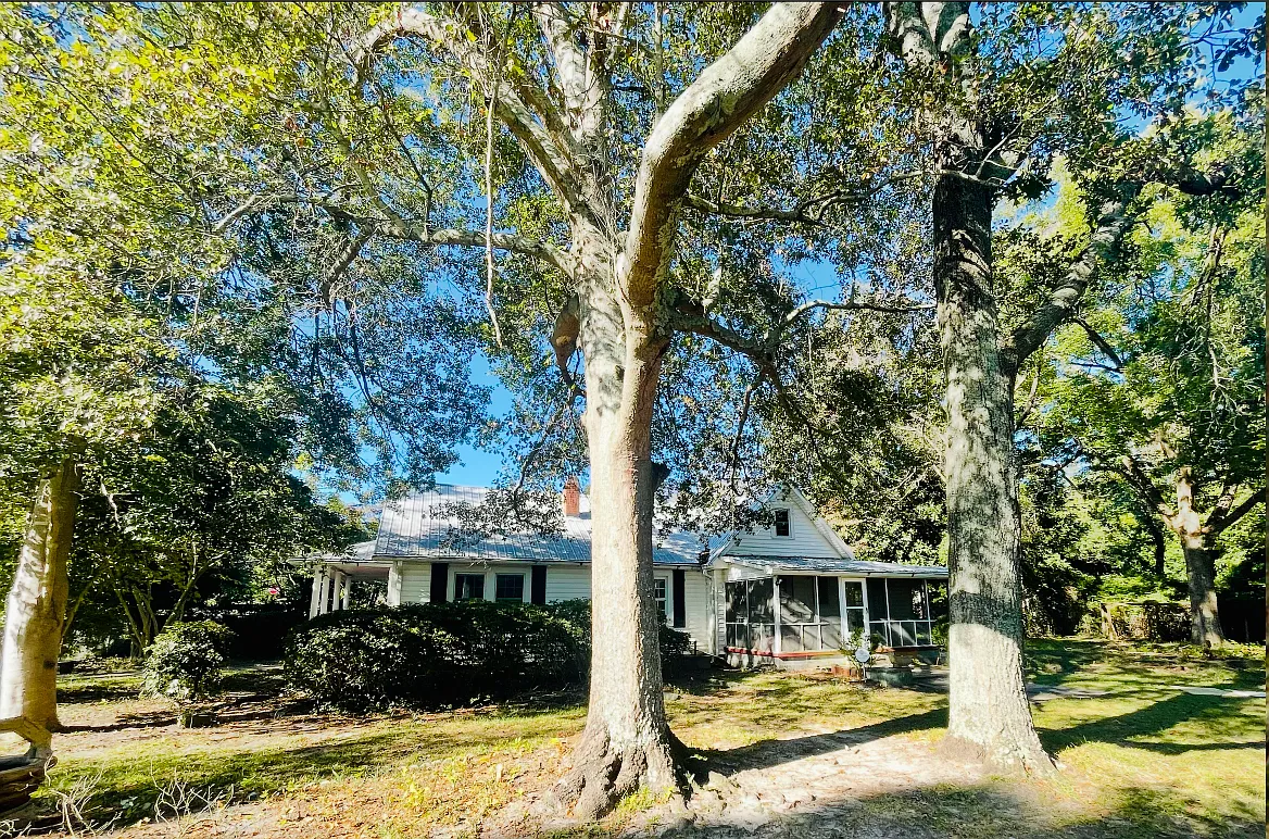 3 bed, 1200 sqft, $1,650 — Photo 2