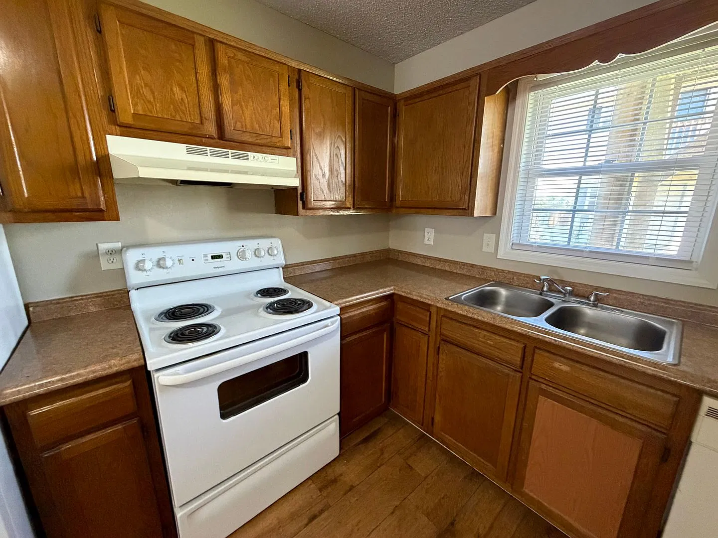 2 bed, 750 sqft, $1,045 — Photo 4