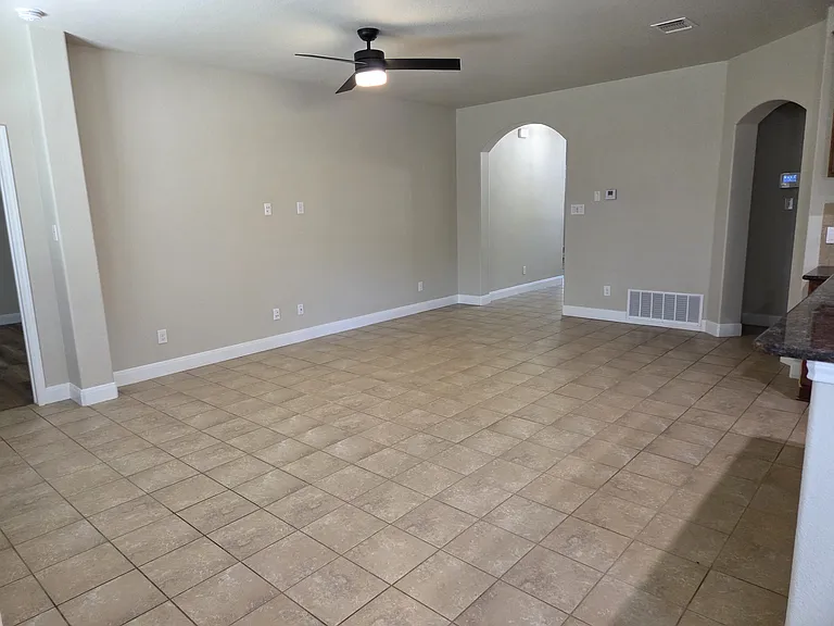 5202 Dauphin Dr — Photo 7