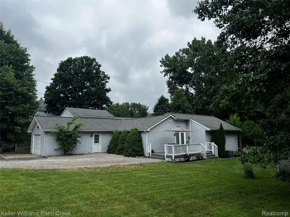 1320 W Drahner Rd, Oxford, MI 48371
