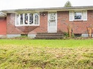 923 Point Phillips Rd, Bath, PA 18014