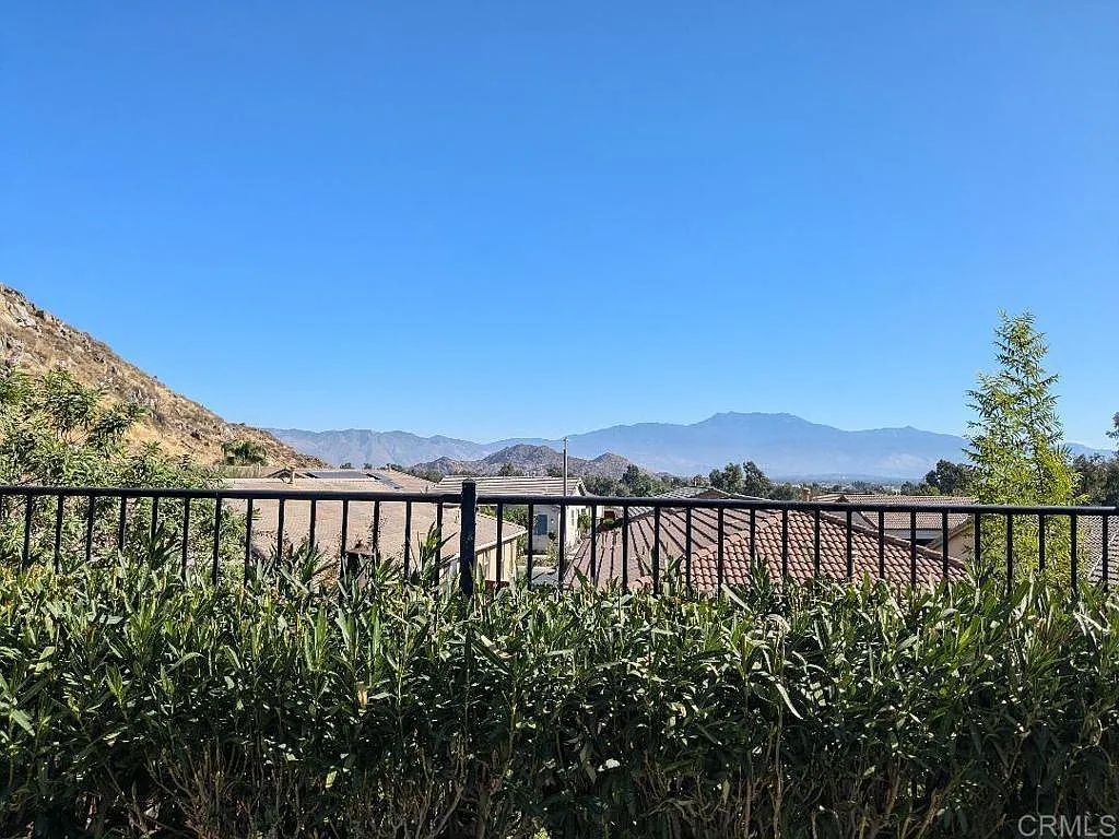 2 bed, 1809 sqft, $2,300 — Photo 2