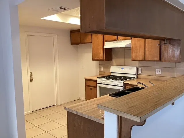 3 bed, 1.5 bath, 1250 sqft, $1,650 — Photo 2