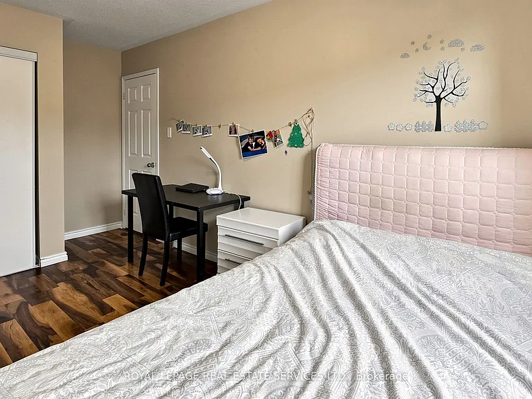 100 Georgian Dr — Photo 28