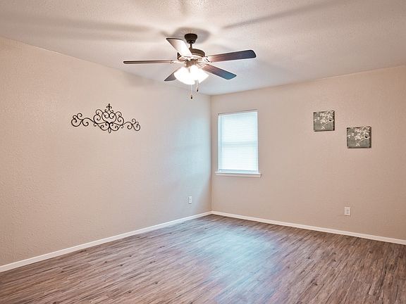 4th image of 305 Westwood St #A