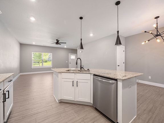 3rd image of 334 W Kinniburgh Dr