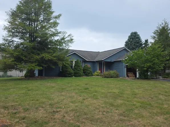 510 Emann Dr, Camillus, NY 13031