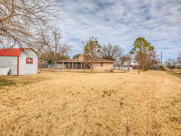 2nd image of 2403 Bowie Cir