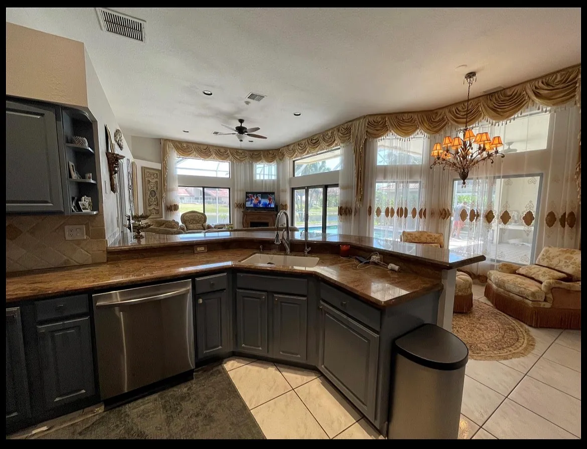 5 bed, 3.5 bath, 3369 sqft, $5,600 — Photo 4