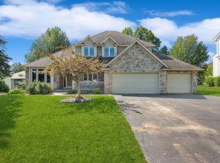 677 Heron Cir N, Oakdale, MN 55128