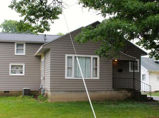 1931 11th St, Charleston, IL 61920