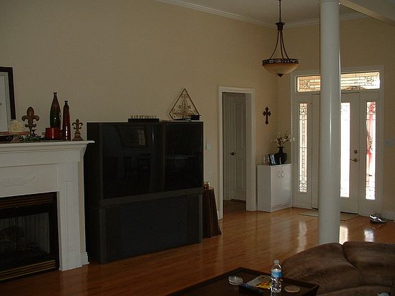 Living Room (front door side)
						:
						The living room, foyer, the fire place (gas)