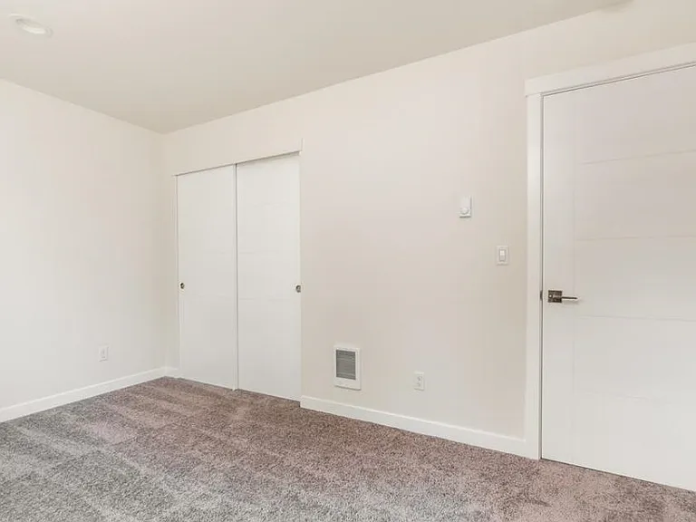 5438 E B St — Photo 8