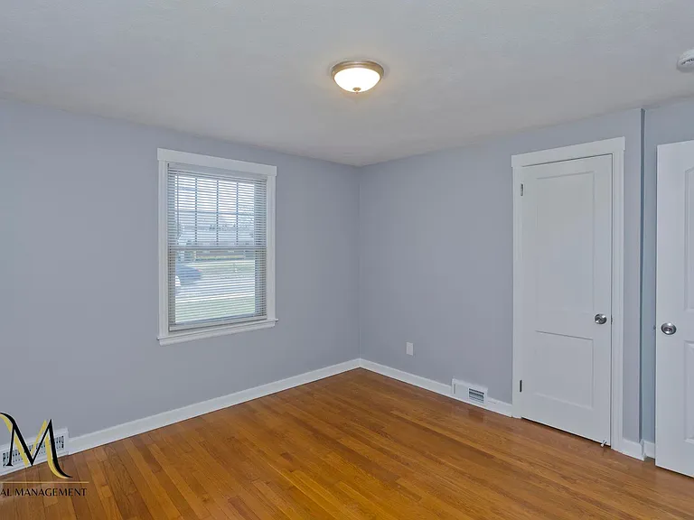 320 Island Pond Rd — Photo 9