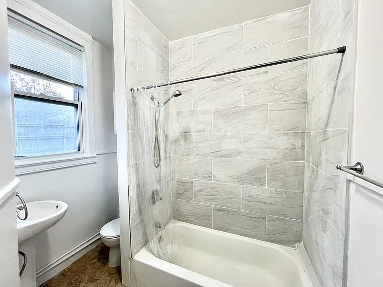 8 Seymour St #3 — Photo 10