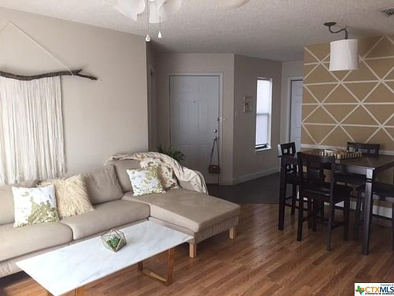 4th image of 402 Fredericksburg St #15