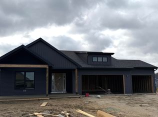 5048 Magnolia Dr, Oregon, OH 43616