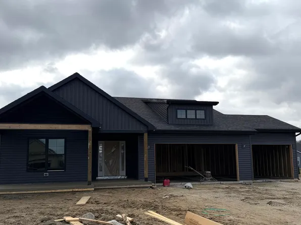 5048 Magnolia Dr, Oregon, OH 43616