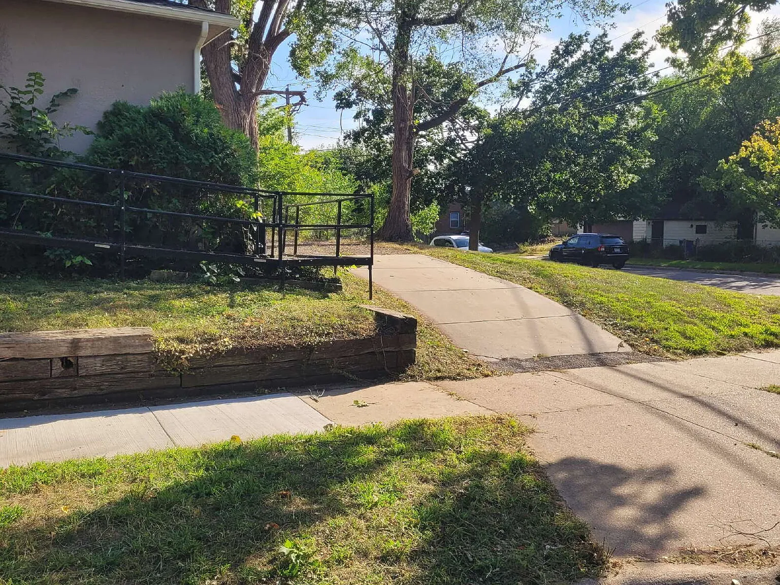 3 bed, 1.0 bath, 1176 sqft, $2,125 — Photo 3