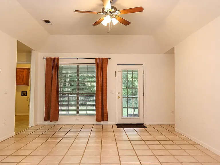 308 Echo Ln — Photo 12
