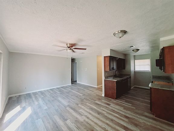 5th image of 3205 Pacesetter Dr
